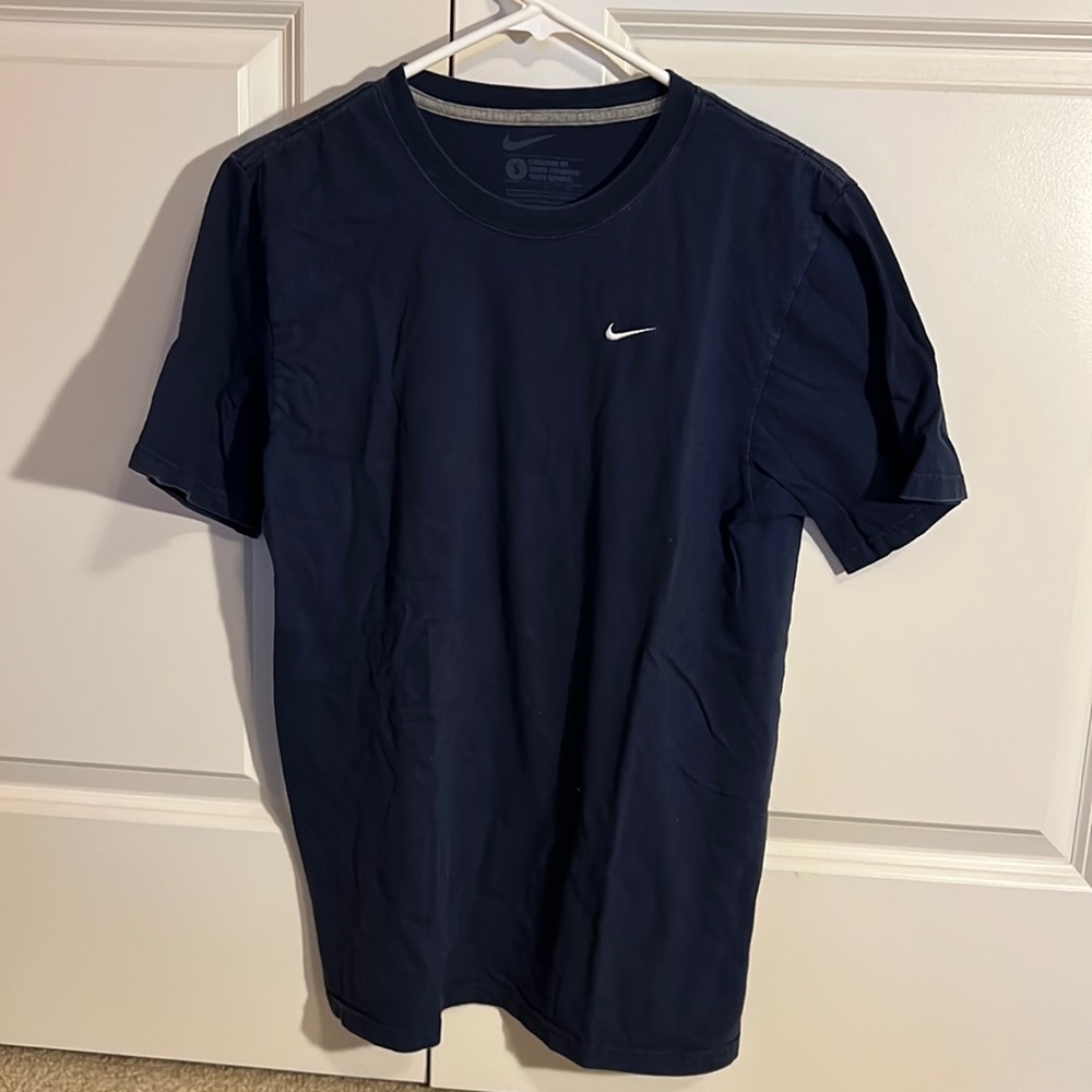Basic Navy Nike Tee!